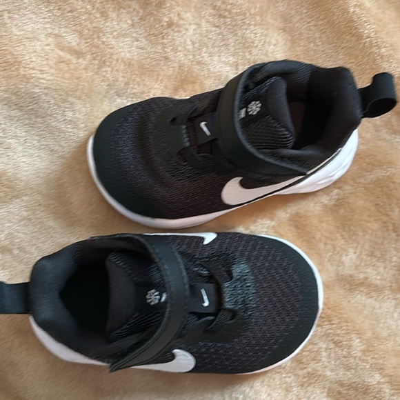 Infant Nike Runners - Picture 2 of 4